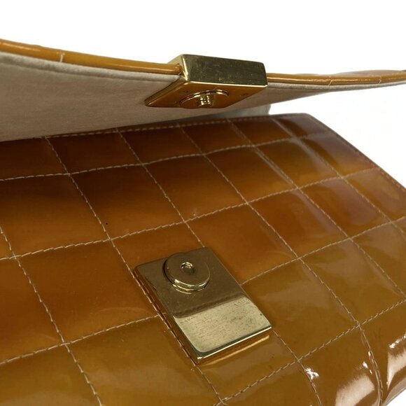 Auth CHANEL Chocolate Bar - Light Brown Patent Leather Shoulder Bag - Picture 10 of 16